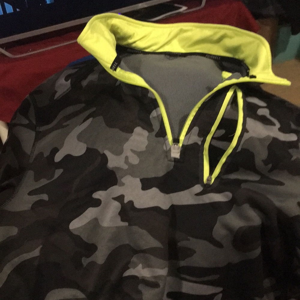 Men Russell Can heavy jacket with inside pockets for head phones or what ever.